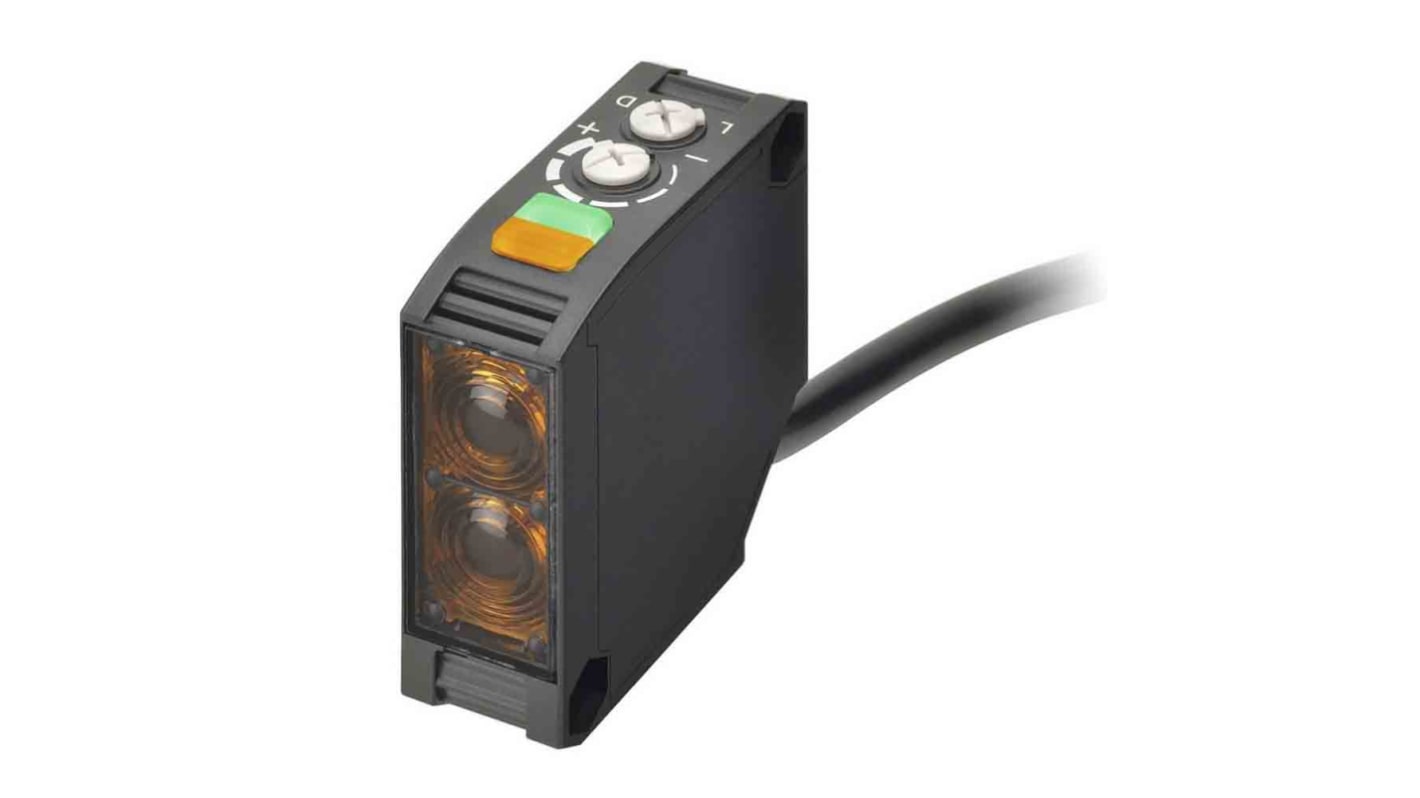 Sensore fotoelettrico Omron E3JK-DP12 2M, rilevamento a riflessione diffusa fino a 300 mm, uscita PNP, alimentatore integrato.