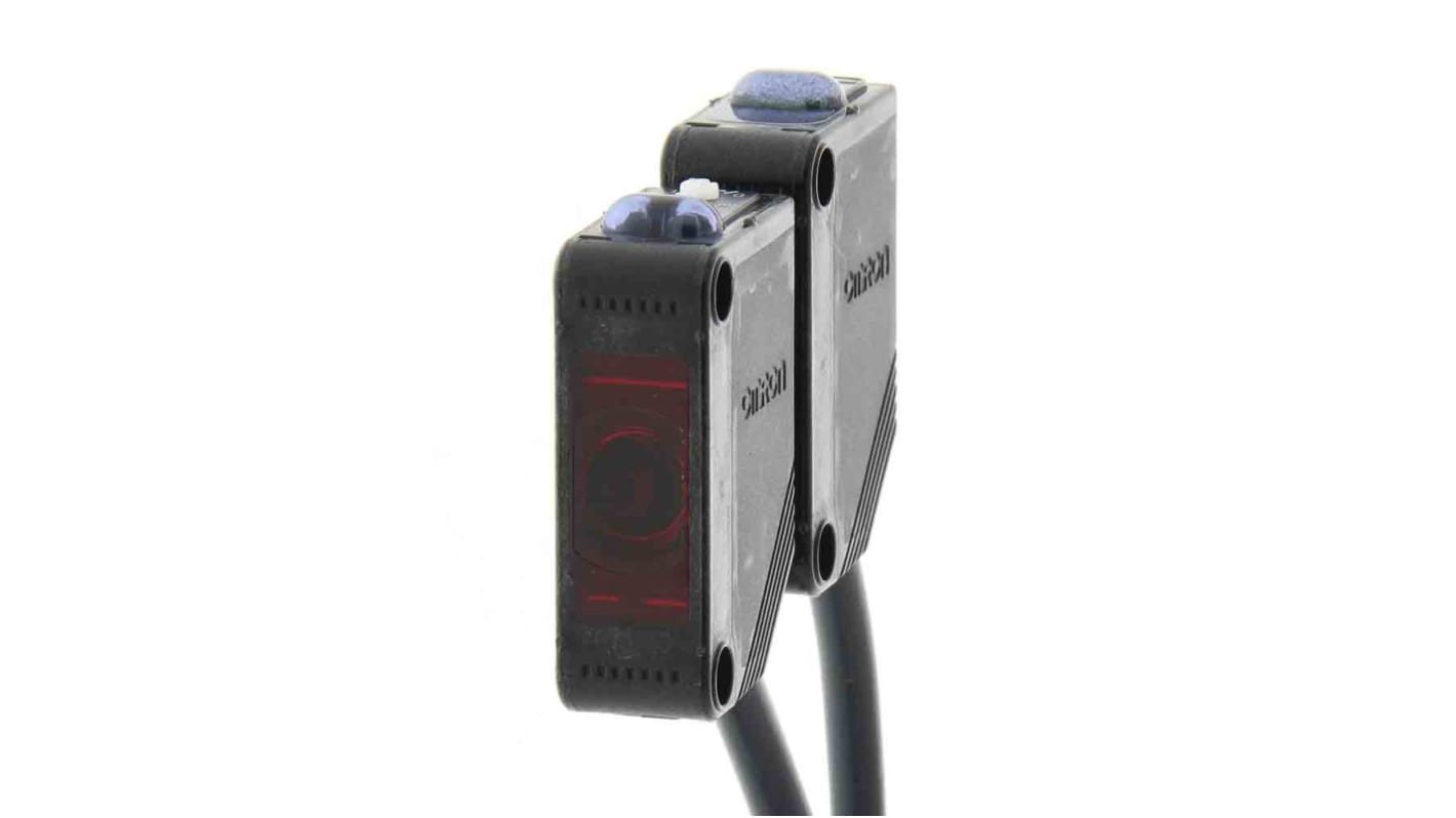 Sensore fotoelettrico Omron E3Z-T81A 6M, rilevamento diretto fino a 10 m, uscita PNP, grado di protezione IP67/IP69K, cavo precablato.