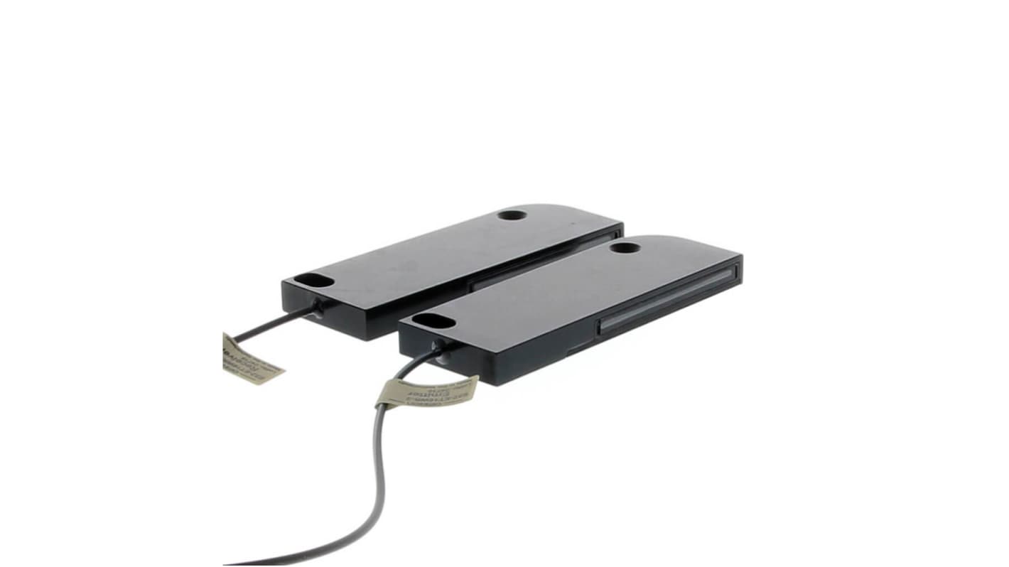 Sensore a fibra ottica Omron E32-ET16WR-2 2M, cavo 2 m, rilevamento fino a 4000 mm, grado di protezione IP54.