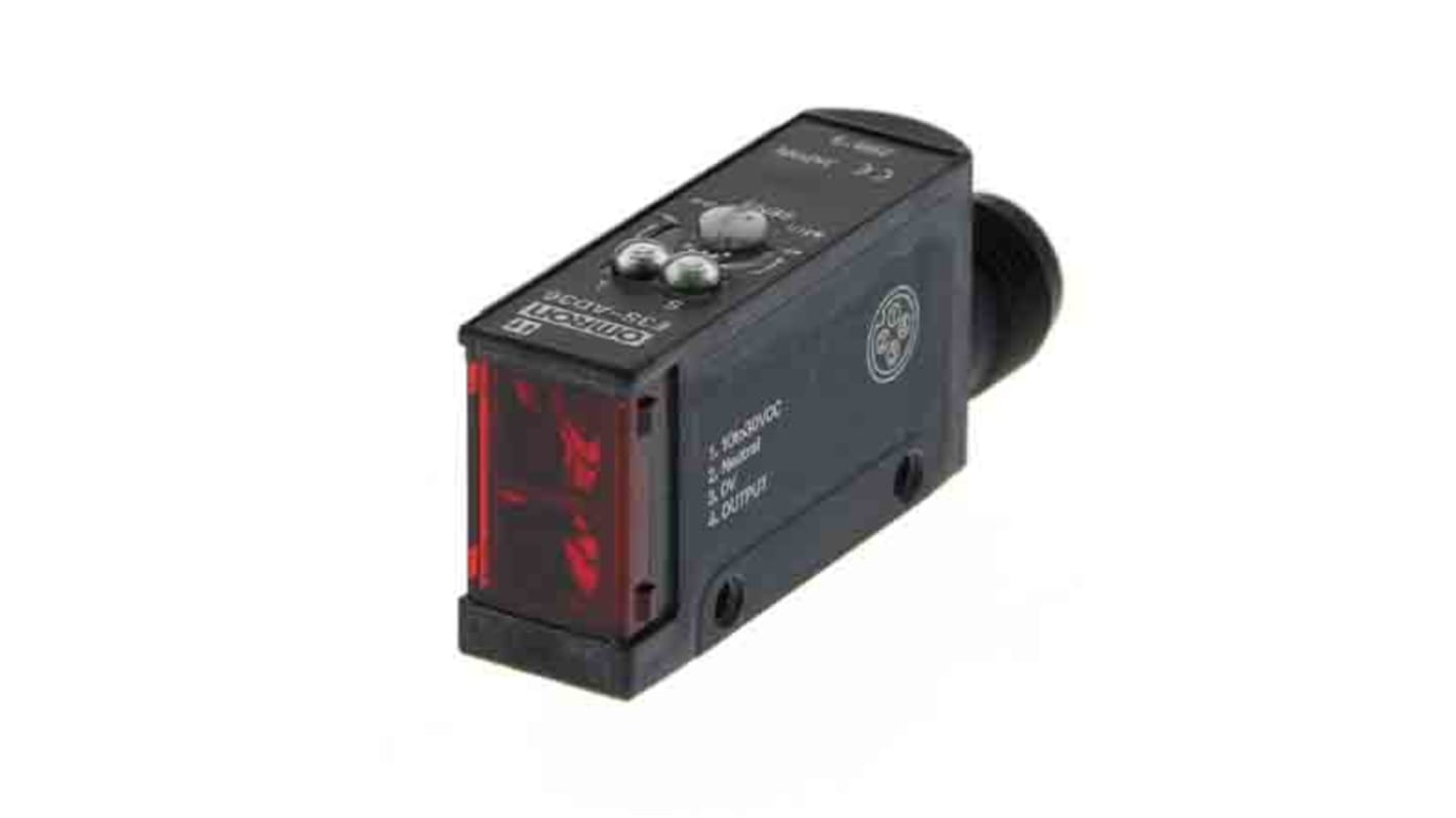 Sensore fotoelettrico Omron E3S-AD38 a riflessione diffusa, rilevamento 100 mm, uscita PNP, grado di protezione IP67.
