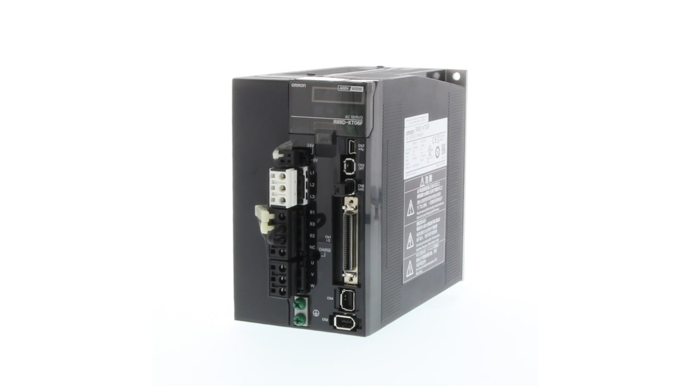 Servocomando Omron R88D-KT06F, 3 fasi, 600 W, 400 V, coppia 1,91 Nm, frequenza 2 kHz, encoder 20 bit.