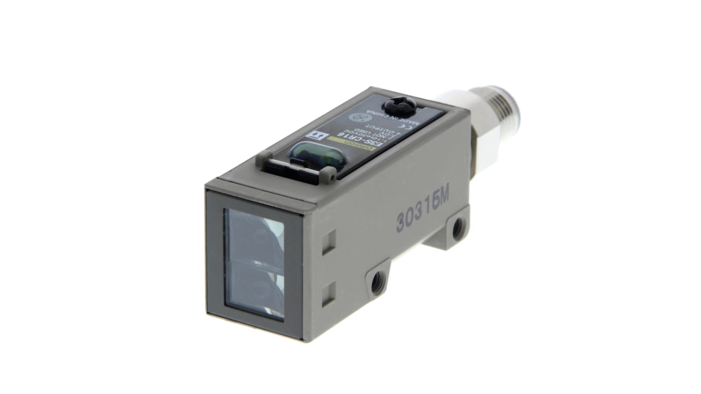 Sensore fotoelettrico rettangolare Omron E3S-CR16, rilevamento fino a 3 m, uscita NPN/PNP, grado di protezione IP67.