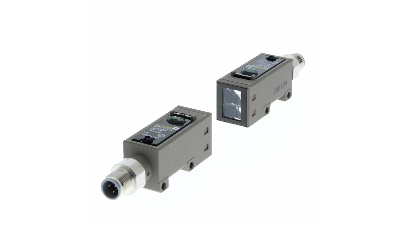 Sensore fotoelettrico Omron E3S-CT16, rettangolare, rilevamento fino a 30 m, uscita NPN/PNP, grado di protezione IP67.