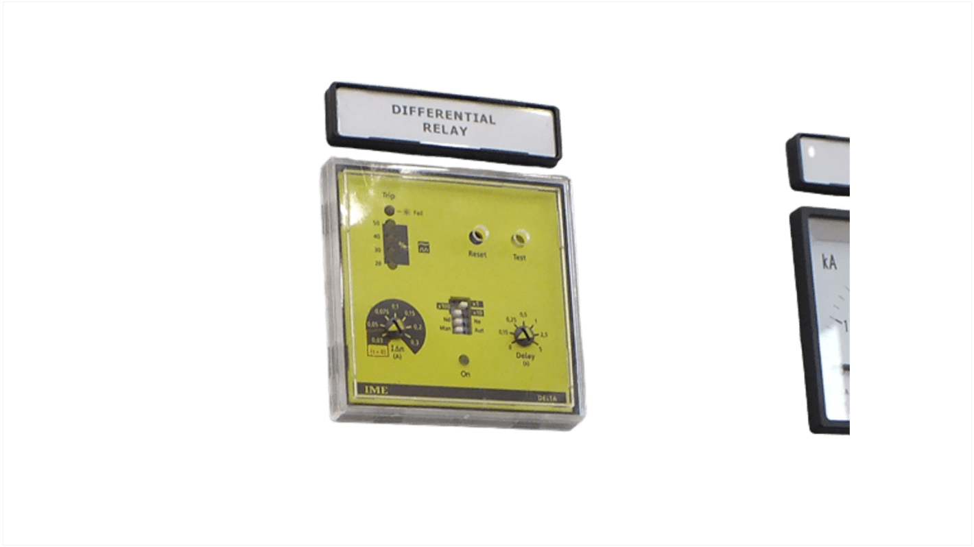 Piastra di legenda bianca Cembre 47093 MG-TAP 15x67, pretagliata e priva di silicio per identificare cavi e macchinari.