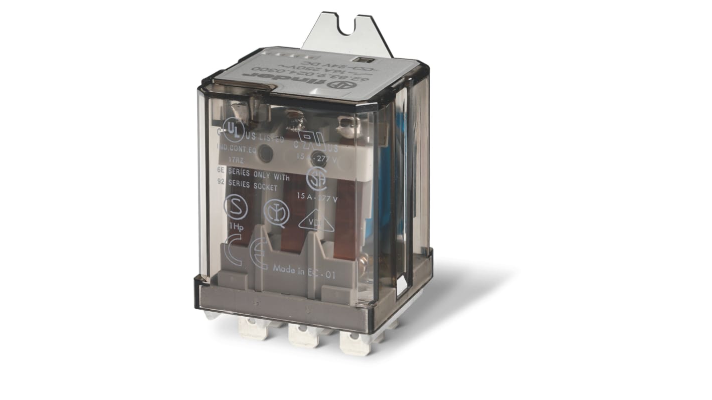 Finder 628381100300, relè 3PDT a montaggio su flangia, 110V ca, 16A, LED e pulsante di prova, per applicazioni industriali.