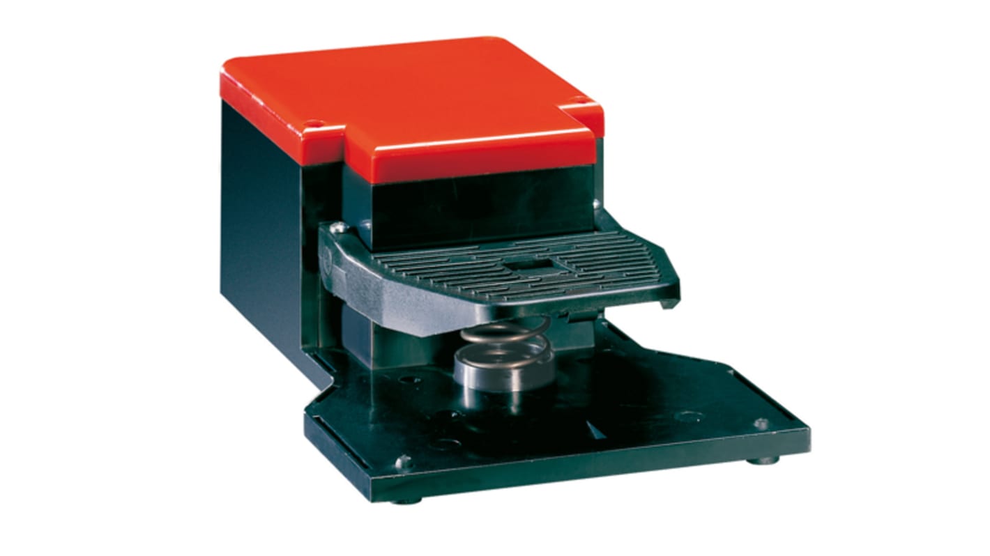 Interruttore a pedale momentaneo Lovato KG100S11, SPDT, corpo in plastica autoestinguente, corrente 10 A, tensione 600 V.