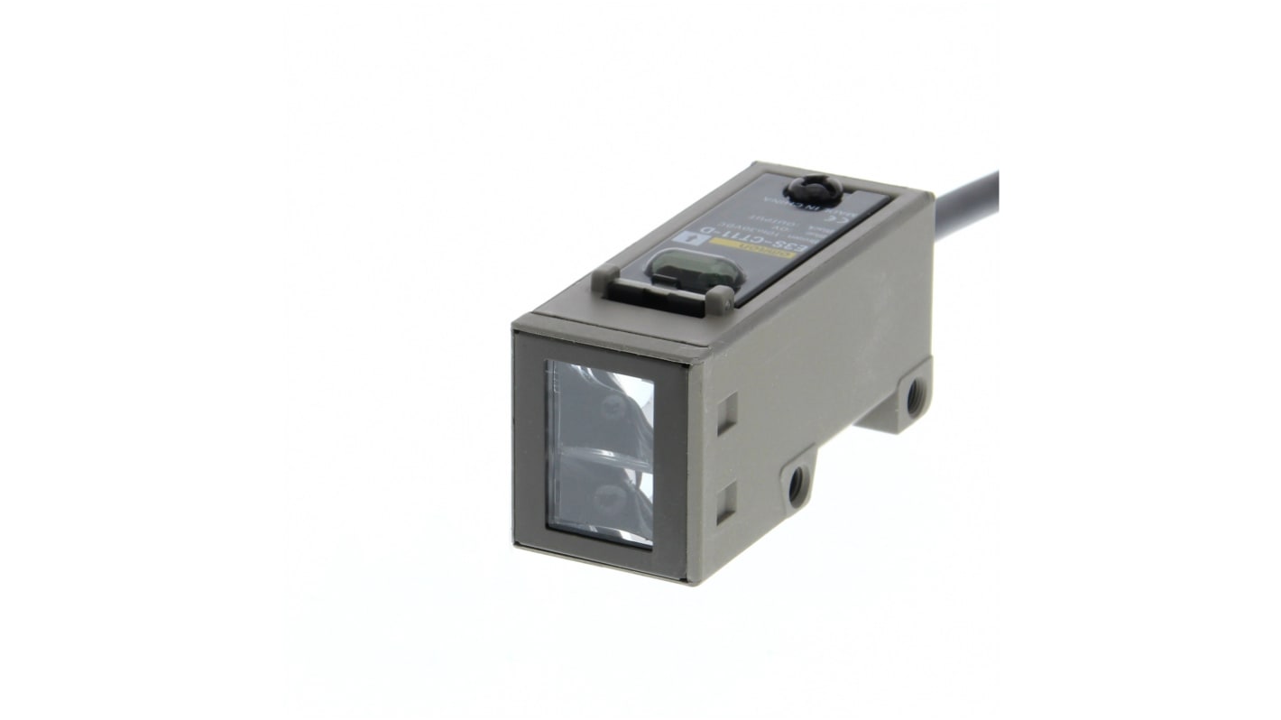 Sensore fotoelettrico rettangolare Omron E3S-CT11-D 5M, rilevamento fino a 30 m, uscita NPN/PNP, alimentatore integrato.