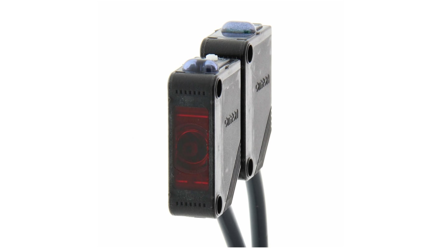 Sensore fotoelettrico rettangolare Omron E3Z-T61A 2M, rilevamento fino a 10 m, uscita NPN, alimentatore integrato.