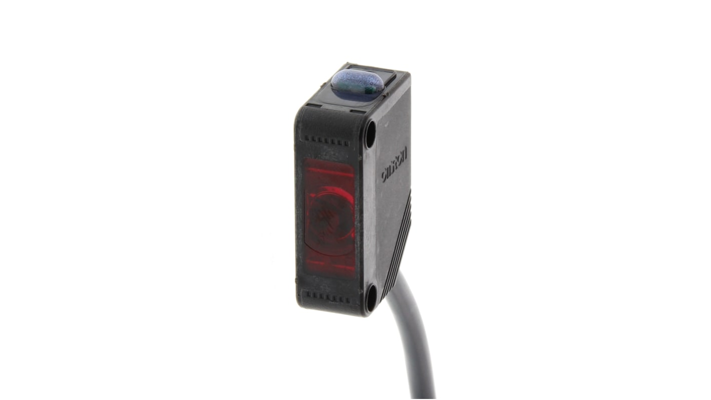 Sensore fotoelettrico rettangolare Omron E3Z-T81A-L 2M, uscita PNP, rilevamento a lunga distanza, LED rosso visibile.