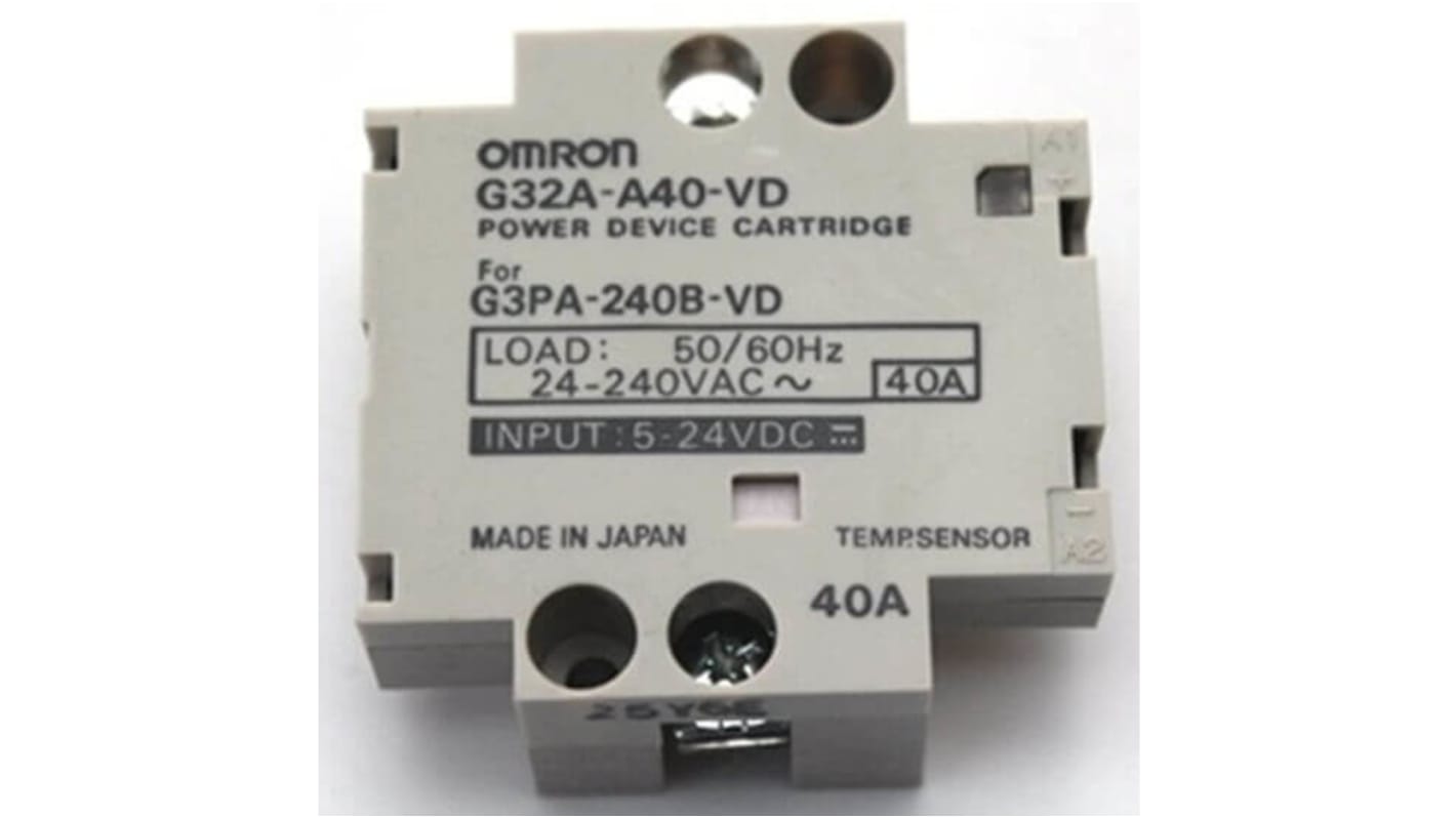 Omron G32A-A430-VD, adattatore di montaggio per SSR, design sottile con dissipatori termici, montaggio su guida DIN o viti.