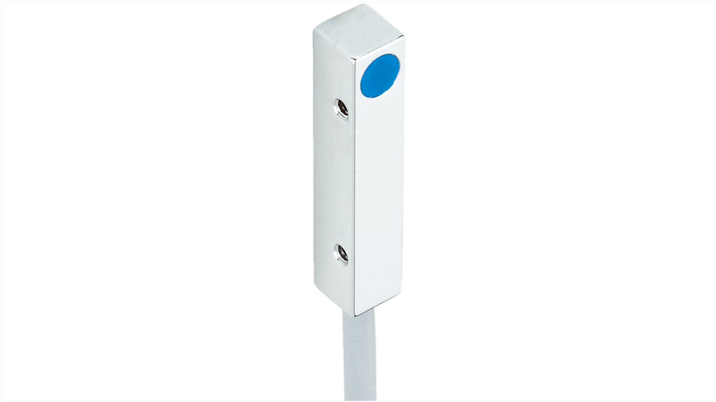 Sensore di prossimità induttivo rettangolare Sick IQ05-0B8PS-ZU1, PNP, 0,8 mm, IP67, 10-30 V CC, dimensioni 5x25x5 mm.