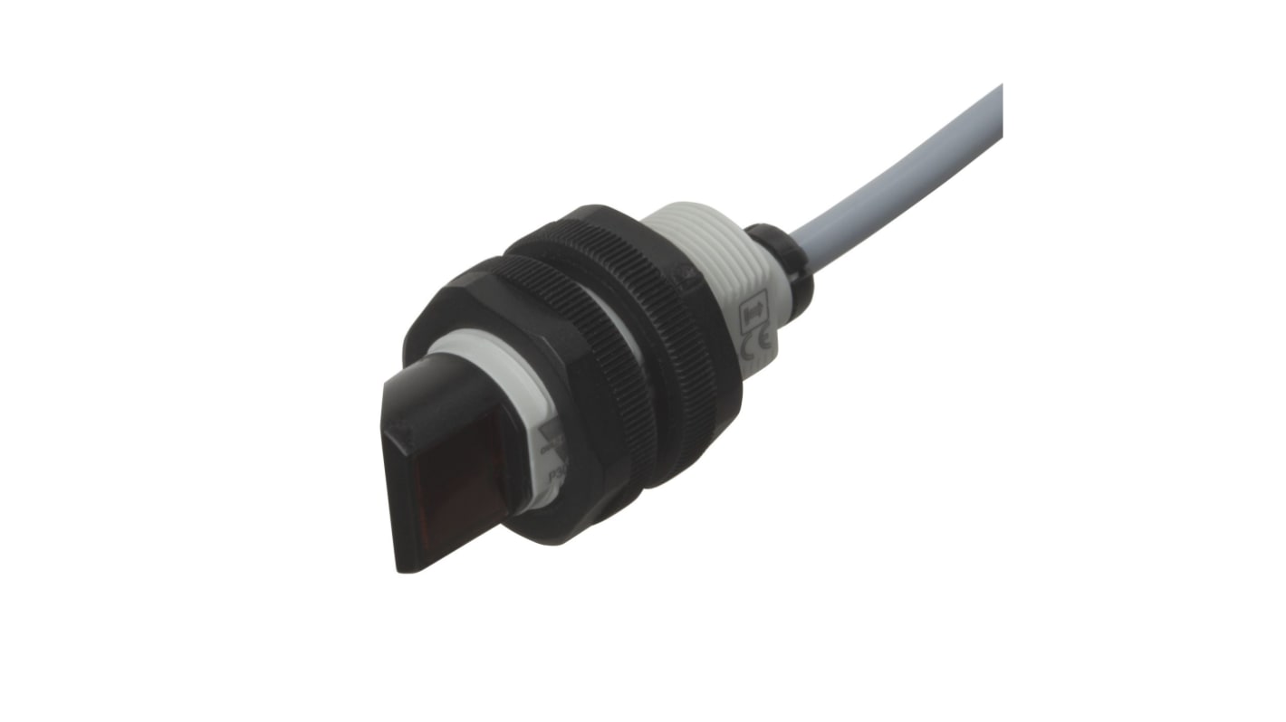 Sensore fotoelettrico cilindrico a retroriflessione Carlo Gavazzi PA18CRR50PASA, rilevamento fino a 5000 mm, uscita PNP, IP67/IP69K.