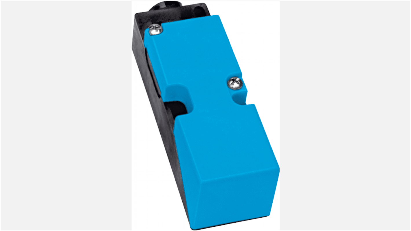 Sensore di prossimità induttivo rettangolare Sick IQ40-20NUP-KK0, rilevamento 20 mm, IP65, dimensioni 40x40x121 mm.