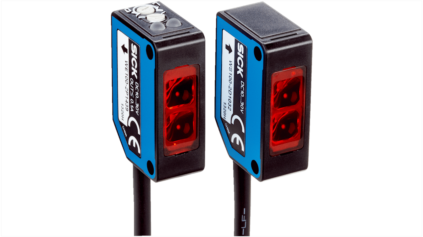 Sensore fotoelettrico rettangolare Sick WS/WE100-2P1409S06, rilevamento fino a 33 m, montaggio a pannello, grado di protezione IP67.