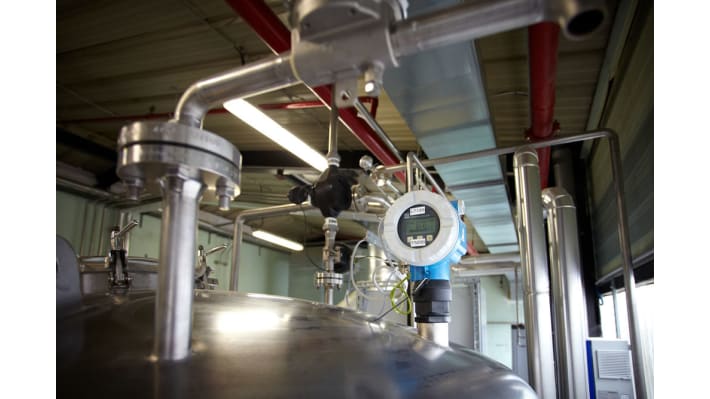 Endress+Hauser FMU40-ARB1A2, sensore di livello a ultrasuoni per liquidi e solidi, montaggio a flangia, 5 metri di portata.