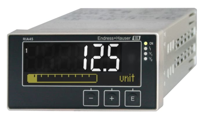 Endress+Hauser RIA45-B1D1, indicatore di processo con display LCD 5 cifre, ingressi universali e relè programmabili. Dimensioni: 92x45x151 mm.
