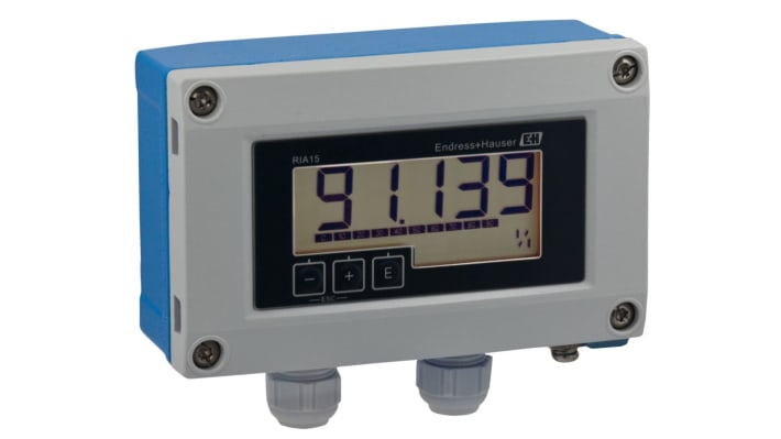 Endress+Hauser RIA15-BAC1, indicatore di processo con display LCD 5 cifre, montaggio a pannello, dimensioni 45 mm x 92 mm.