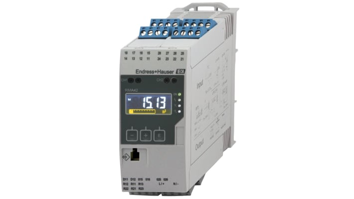 Endress+Hauser RMA42-AAB, misuratore di processo con display LCD multicolore, ingressi universali e profondità 118 mm.