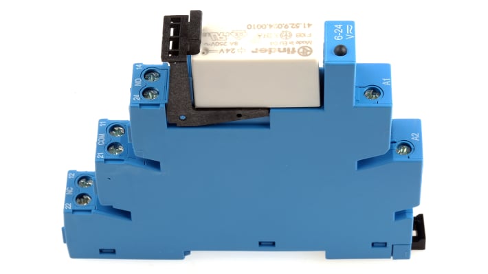 Finder 38.52.0.024.0060, modulo relè d'interfaccia per guida DIN, bobina 24V, contatti DPDT, dimensioni 89.7 x 14 x 77.1 mm.