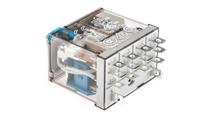 Finder 56.34.9.024.0040, relè di potenza 4PDT, bobina 24V cc, corrente 12A, dimensioni 27.7 x 40.8 x 37.1 mm.