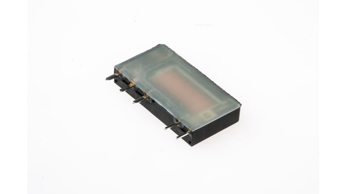 Finder 34.51.7.005.0010, relè di potenza ultrasottile SPDT, bobina 5V cc, dimensioni 28mm x 5mm x 15mm, montaggio su PCB.