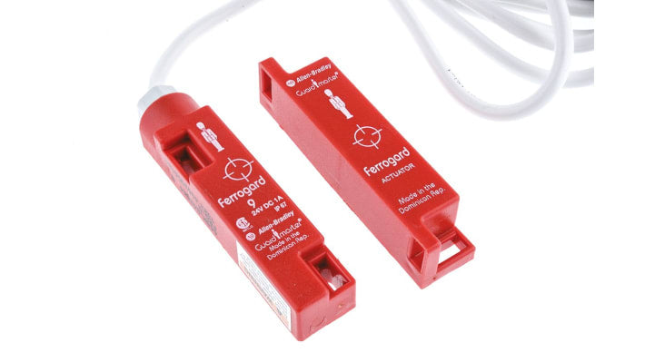 Interruttore di sicurezza senza contatto Allen Bradley 440N-G02044, 24V cc, grado di protezione IP67, dimensioni 84 x 19 x 16 mm.