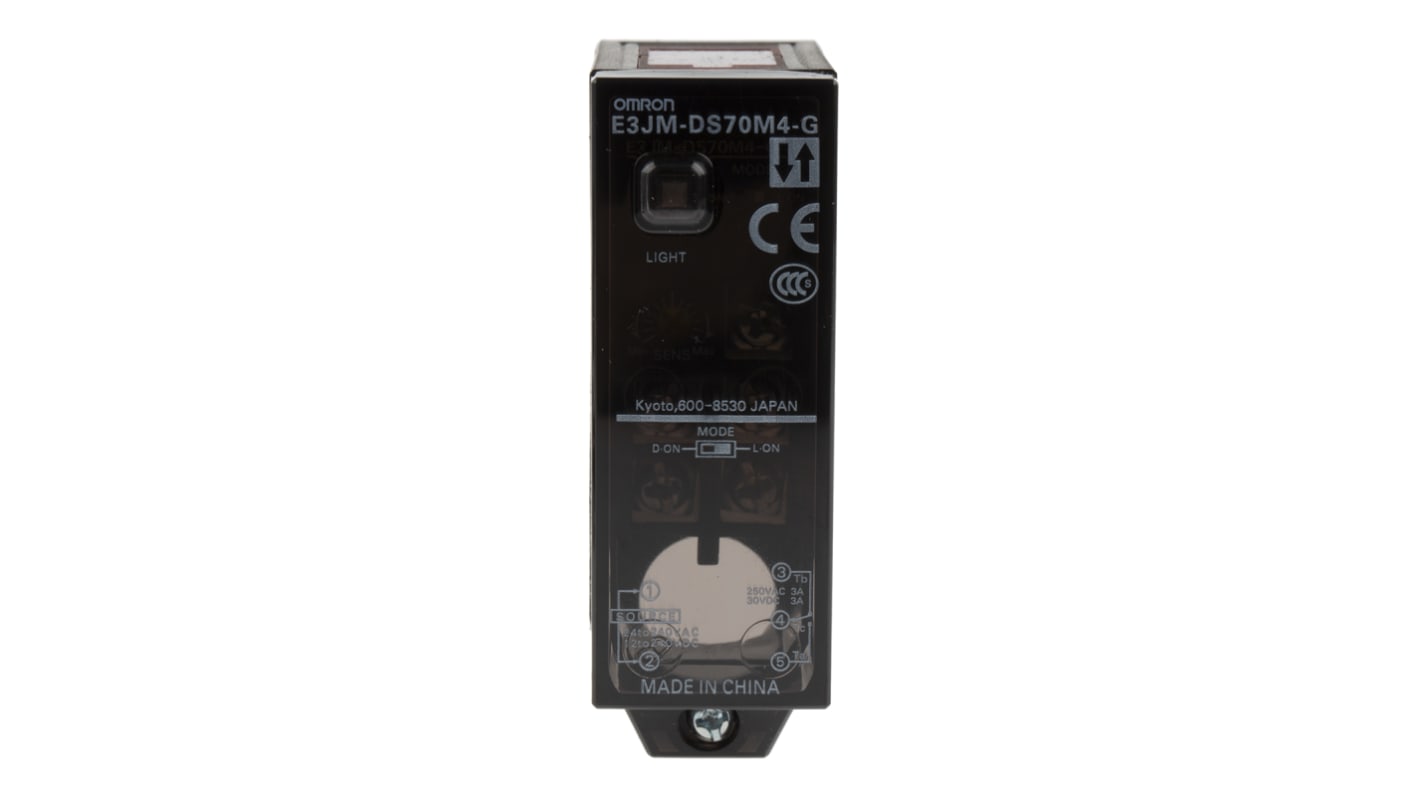 Omron E3JMDS70M4G, sensore fotoelettrico rettangolare a diffusione, rilevamento 700 mm, dimensioni 75x25x68 mm, IP66.
