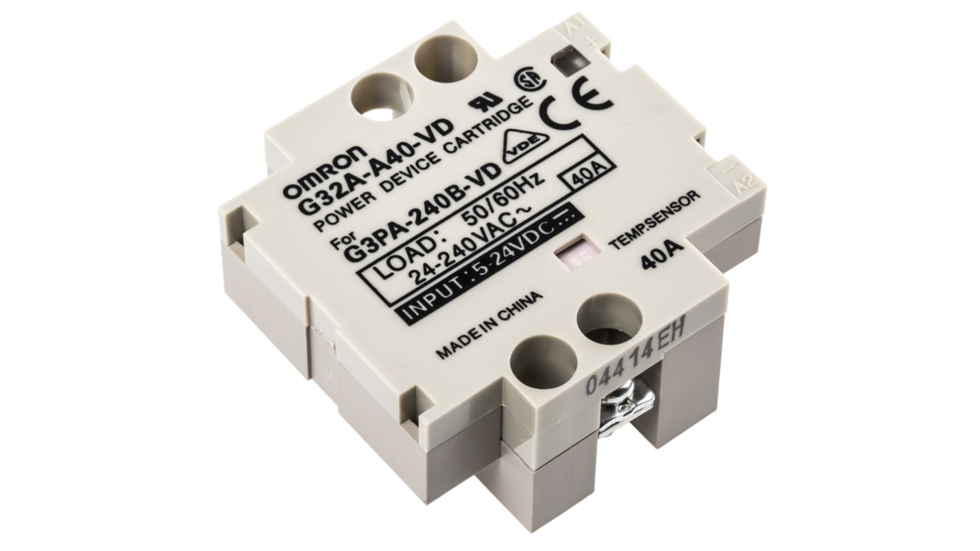 Omron G32A-A40-VD DC5-24, adattatore di montaggio per guida DIN con relè a stato solido e indicatori LED.