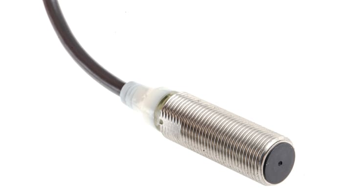 Sensore di prossimità cilindrico Omron E2A-S12KS04-WP-B1, tecnologia induttiva PNP, rilevamento 4 mm, corpo in acciaio inox, IP67.