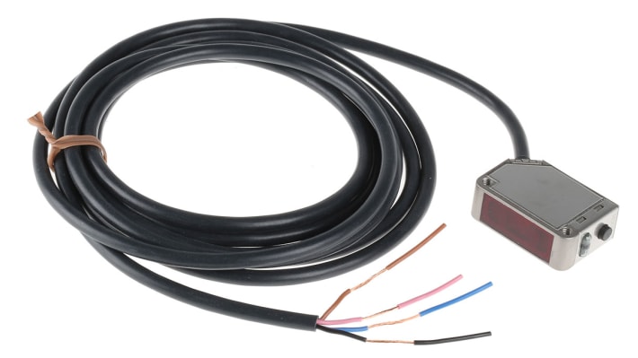 Omron E3ZM-B81 2M, sensore fotoelettrico rettangolare a retroriflessione, rilevamento 500 mm, custodia in acciaio inox, IP69K.