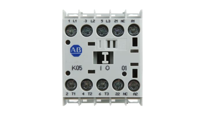 Contattore Allen Bradley 100-K05DJ01, 3 poli, 1NC, 5A, 2,2 kW, 24V c.c. per controllo motori. Compatto e affidabile per spazi limitati.