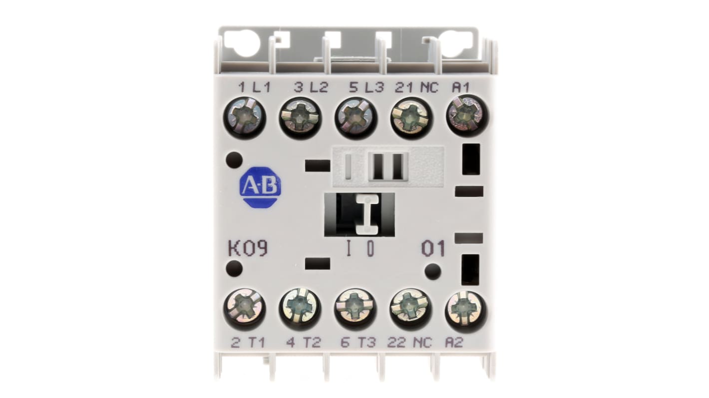 Contattore Allen Bradley 100-K09ZJ01 per controllo motori, 3 poli, 9 A, bobina 24 V dc, dimensioni 108,2 x 44,9 x 82,7 mm.
