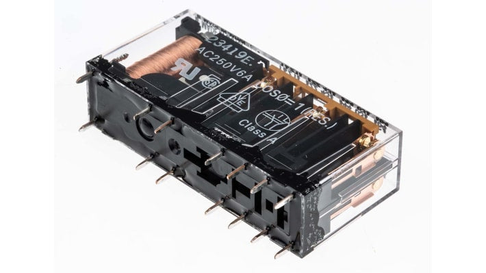 Relè a guida di forza Omron G7SA-3A3B, 24V cc, 6 poli, 3PDT, montaggio su PCB, dimensioni 50mm x 13mm x 24mm.