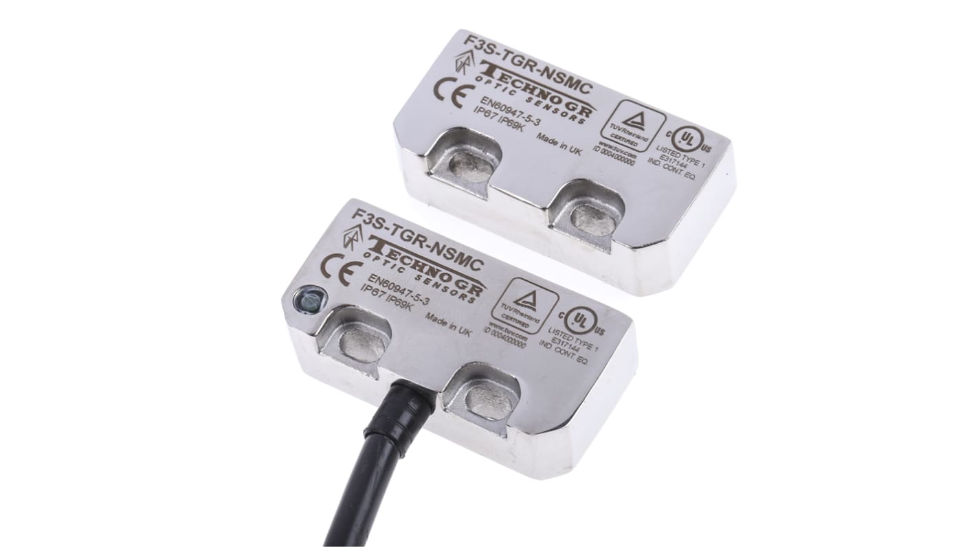 Interruttore di sicurezza senza contatto Omron F3S-TGR-NSMC-21-05, 24V cc, grado di protezione IP67, dimensioni 50mm x 51mm x 13mm.