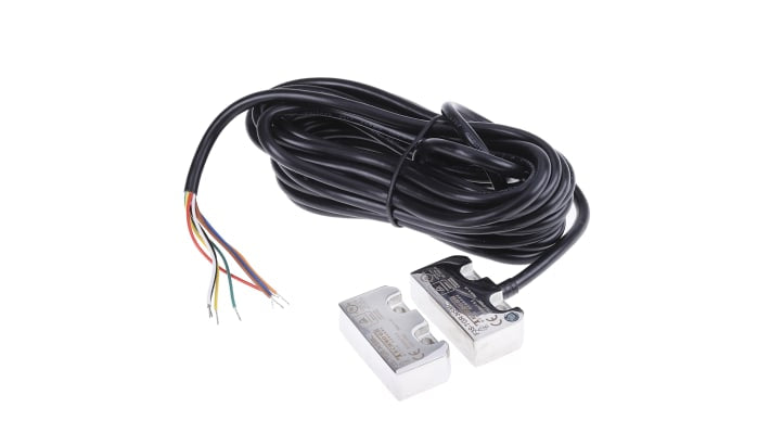 Interruttore di sicurezza senza contatto Omron F3S-TGR-NSMC-21-05, 24V cc, grado di protezione IP67, dimensioni 50mm x 51mm x 13mm.