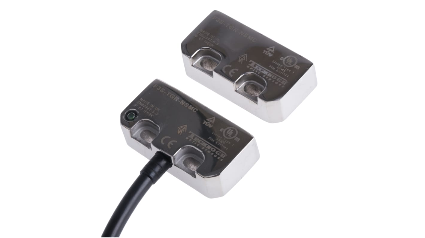 Interruttore di sicurezza senza contatto Omron F3S-TGR, 24V cc, custodia in acciaio inox, grado di protezione IP67, dimensioni 50x51x13 mm.