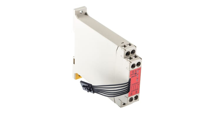 Modulo relè di sicurezza Omron G9SA-EX301, 24 V c.c., 3 NA/1 NC, montaggio su guida DIN, dimensioni 76 x 17,5 x 111 mm.