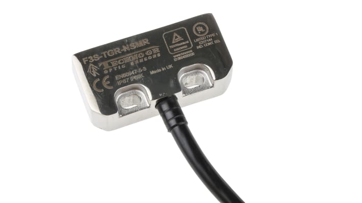 Interruttore di sicurezza senza contatto Omron F3S-TGR-NSMR-21-05, custodia in acciaio inox, grado di protezione IP67, dimensioni 51mm x 50mm x 13mm.