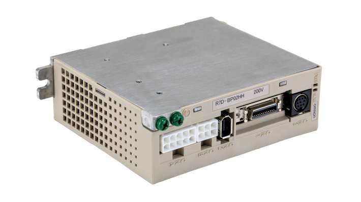 Servocomando Omron R7D-BP02HH, 1 fase, 200 W, 200 V ca, compatto, con regolazione automatica e soppressione vibrazioni. Dimensioni: 40 mm x 110 mm x 140 mm.