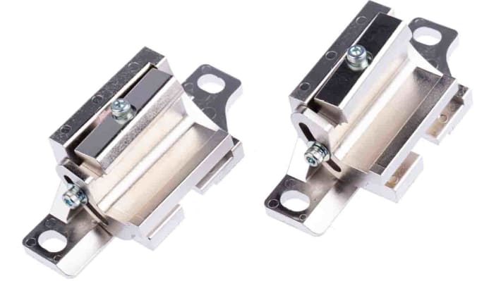 Staffa Omron F39-LGA per barriera fotoelettrica F3SG-RE. Design anti-torsione, connessione Smart-click e codice QR per risoluzione problemi online. Facile installazione e allineamento.