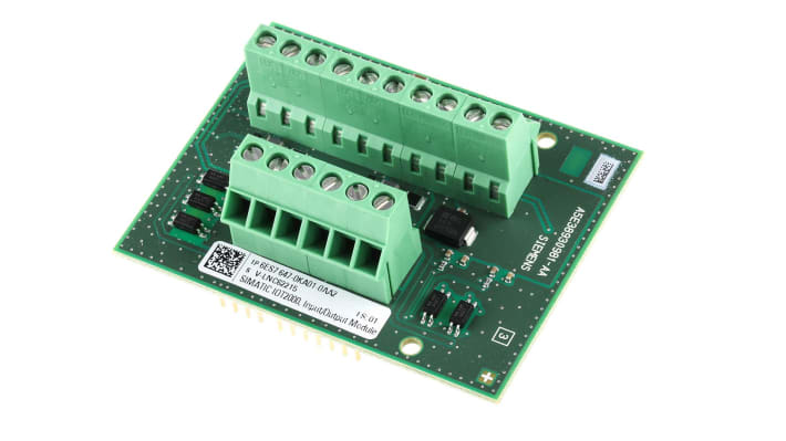 Modulo I/O PLC Siemens 6ES7647-0KA01-0AA2, 5 ingressi digitali, 2 analogici, dimensioni 57 x 75 x 32 mm. Design a innesto.