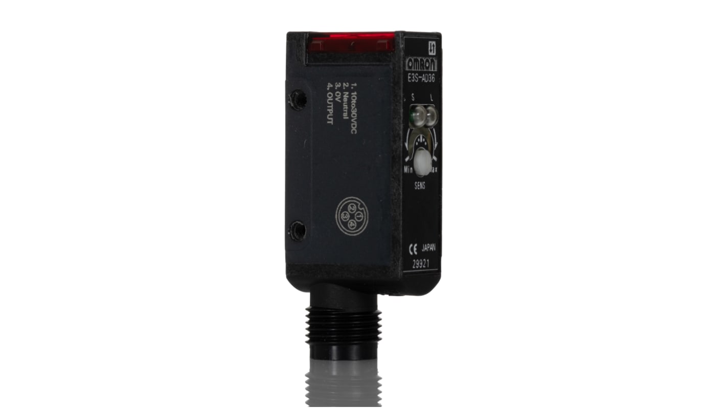 Omron E3S AD36, sensore fotoelettrico rettangolare a diffusione, rilevamento 200 mm, uscita PNP, grado di protezione IP67.