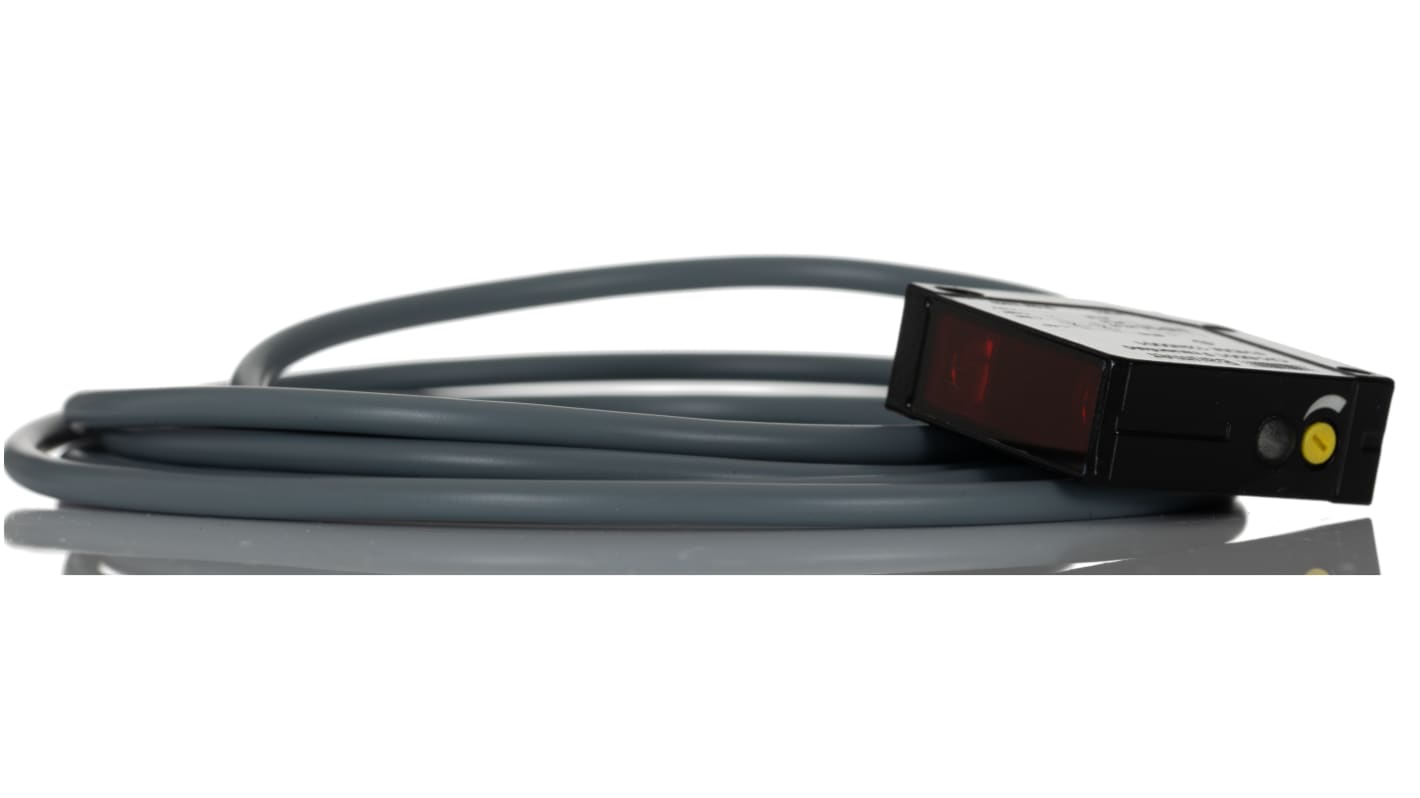 Sensore fotoelettrico Baumer FHDM 12N5001, rettangolare, rilevamento 15-300 mm, uscita NPN, IP67, alimentazione 10-30 V.