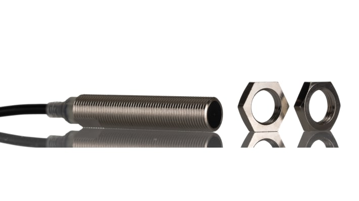 Omron E2E-X4B1TL12 2M, sensore di prossimità cilindrico PNP, rilevamento 4 mm, custodia in ottone, montaggio a filo.