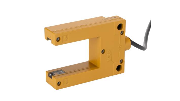 Omron E3SGS3B4, sensore fotoelettrico a forcella con uscita PNP, rilevamento 30 mm, custodia metallica, IP67.