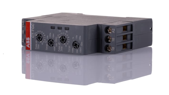 Relè timer ABB, montaggio su guida DIN, intervallo 0,05 s - 100 h, alimentazione 24 - 240 V CA, dimensioni 17,5 mm x 63 mm x 63 mm.