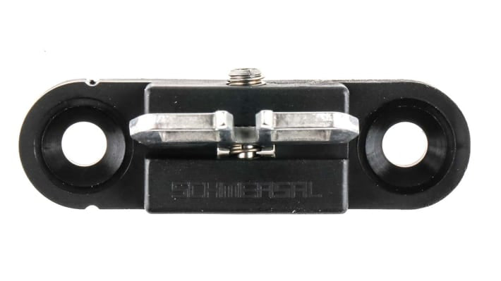 Attuatore Schmersal AZ 15/16-B3 per interruttore di sicurezza, angolato e flessibile, raggio minimo 32mm, installazione semplice.