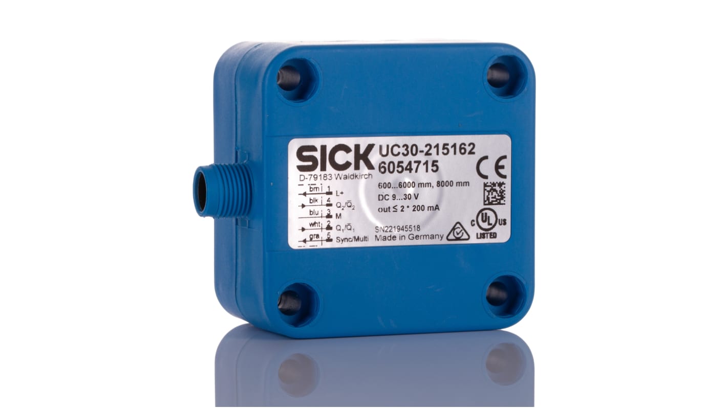 Sensore di prossimità PNP Sick UC30-215162, tecnologia a ultrasuoni, rilevamento 600-6000 mm, IP65/IP67, dimensioni 36.7x62.2x62.2 mm.