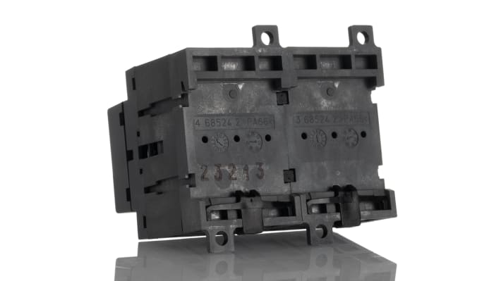 Interruttore di commutazione ABB OT25F3C, 3 poli, 25A, 690V, montaggio su base, dimensioni 68x55x68mm, grado di protezione IP20.
