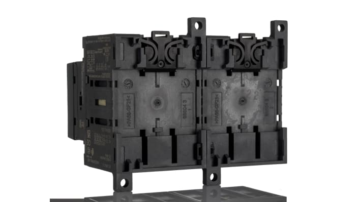 Interruttore di commutazione ABB OT80F3C, 3 poli, 80A, 690V, montaggio su base, dimensioni 85x105x92mm, grado di protezione IP20.